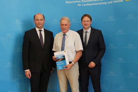 Grossansicht in neuem Fenster: Der Markt Massing hat am 24.07.2018 den Zuwendungsbescheid der Regierung von Niederbayern in München überreicht bekommen